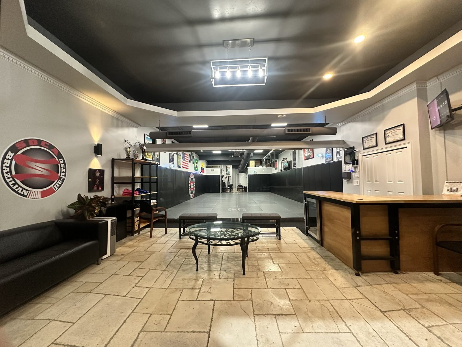 Front desk & lounge