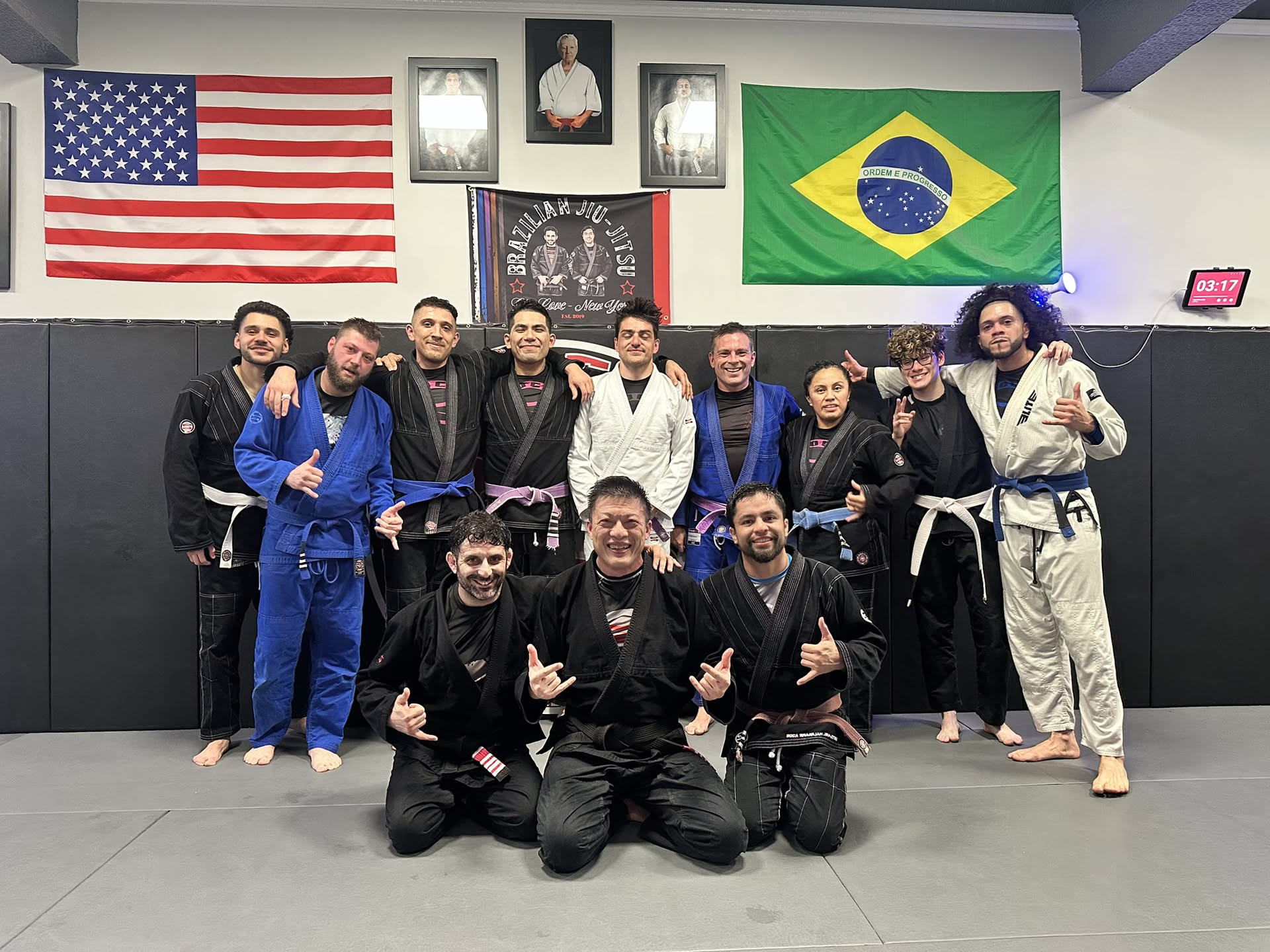 Professor Jonnathan Armijos — Class photo, front and center