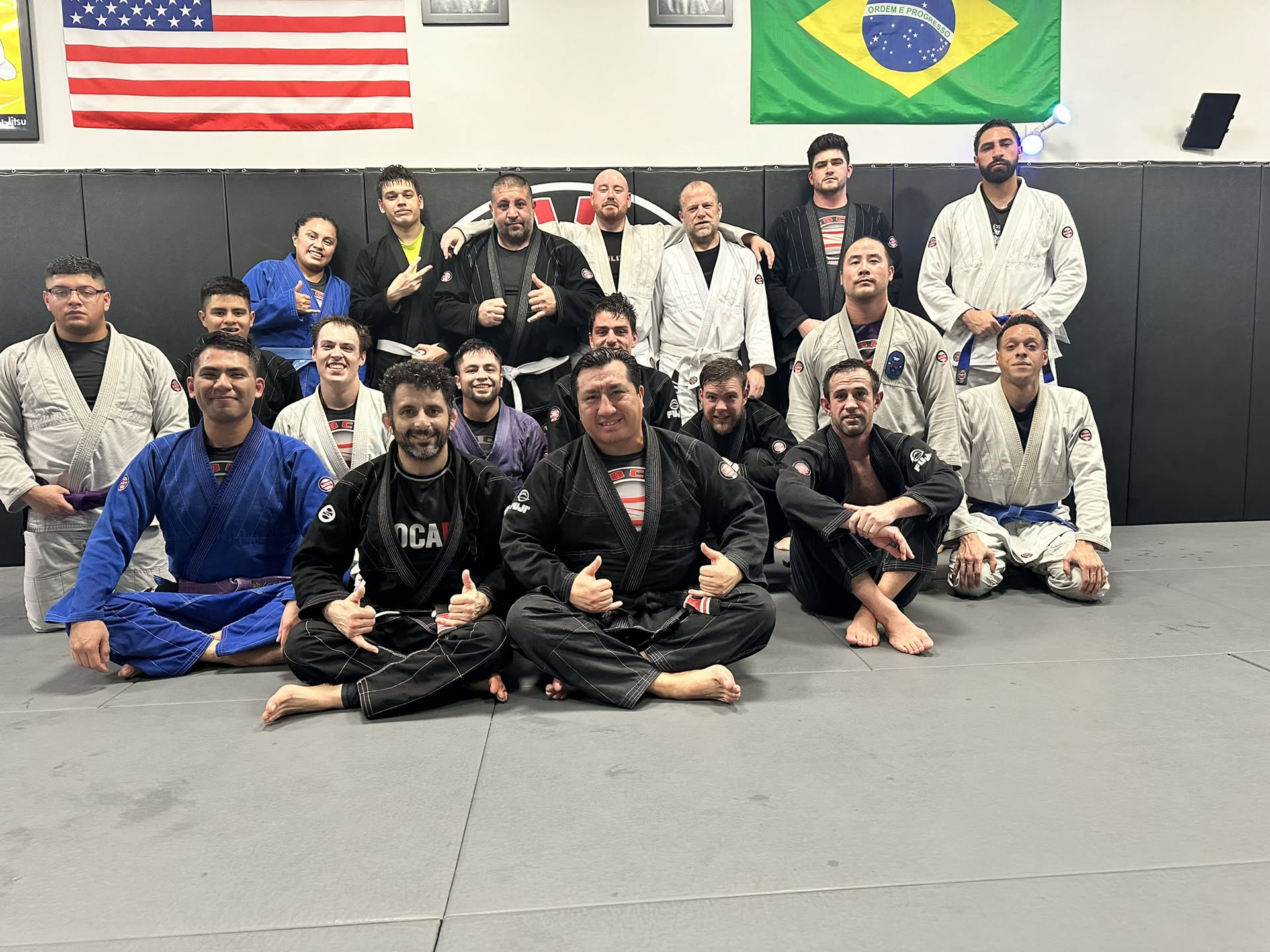 Professor Jonnathan Armijos — A full house on the mat